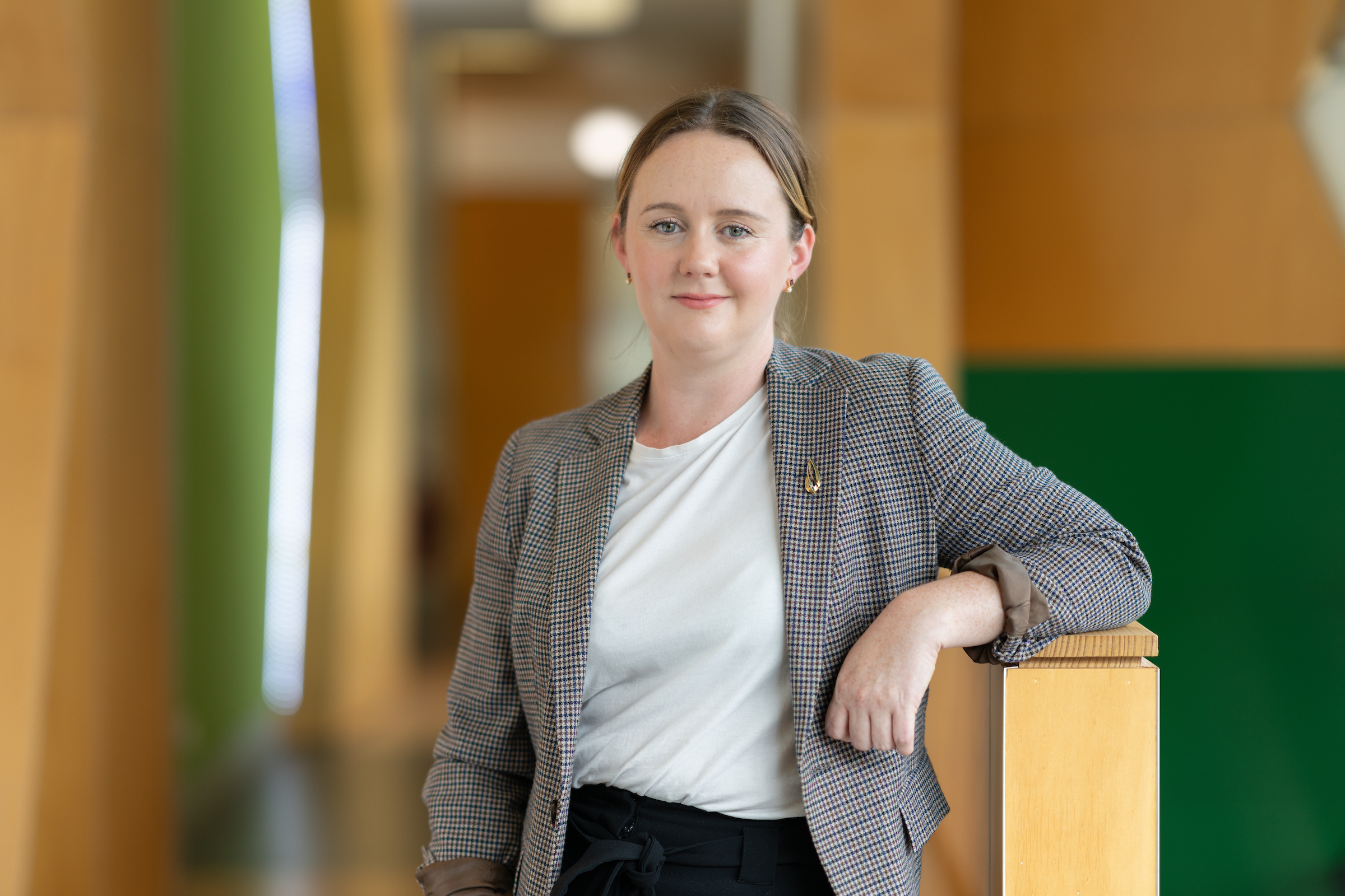 Victoria Thomas leans on a bench at the School of Medicine and Psychology