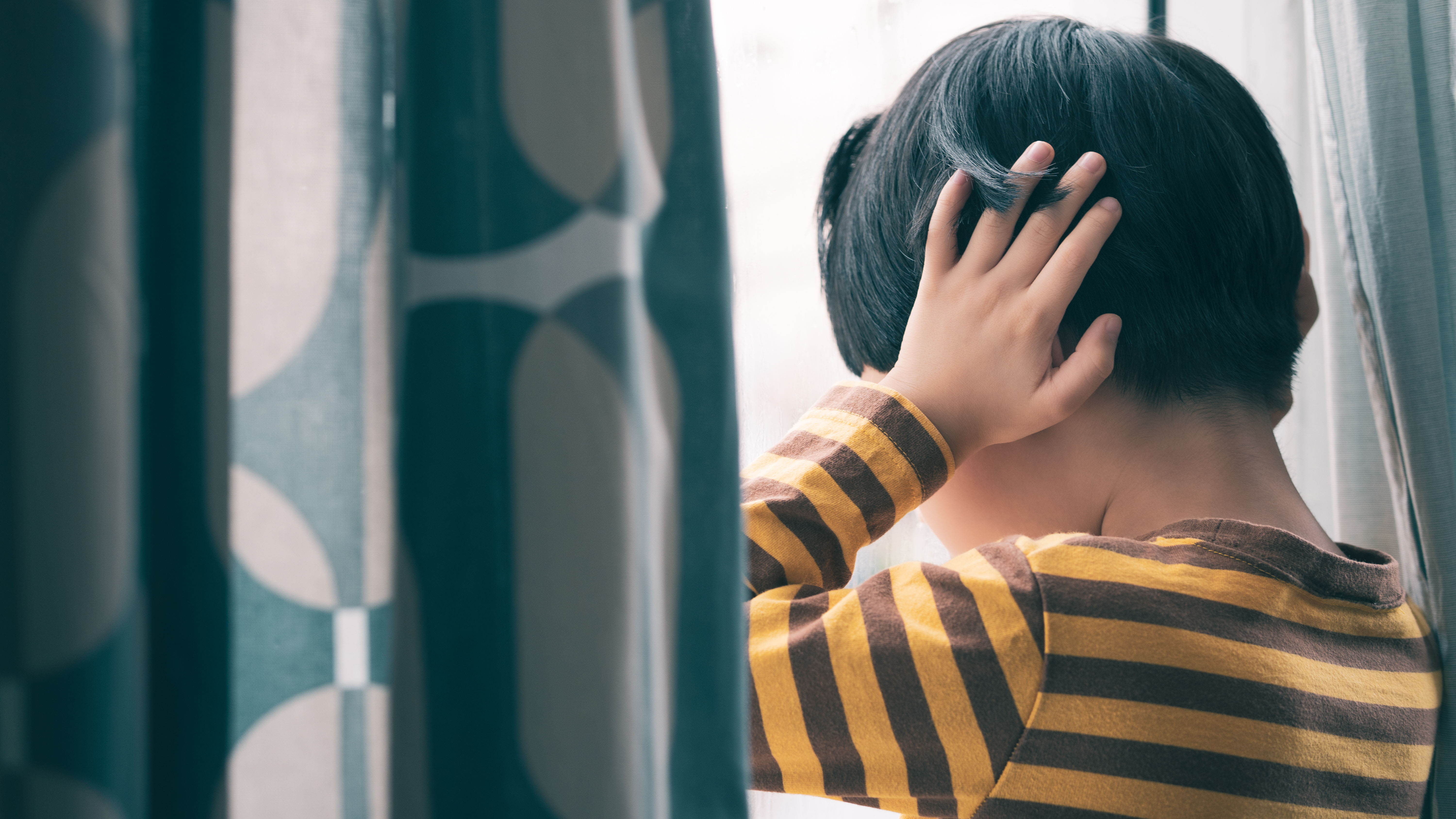A child covers his ears.