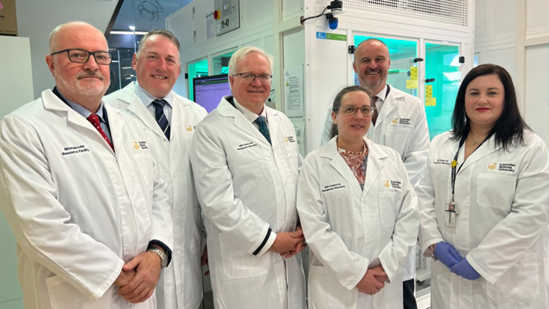 Prof Ross Hannan; Prof Russell Gruen; Prof Brian Schmidt; Stephanie Palmer; ACT Chief Minister Andrew Barr; A/Professor Amee J. George in a lab in the John Curtin School of Medical Research