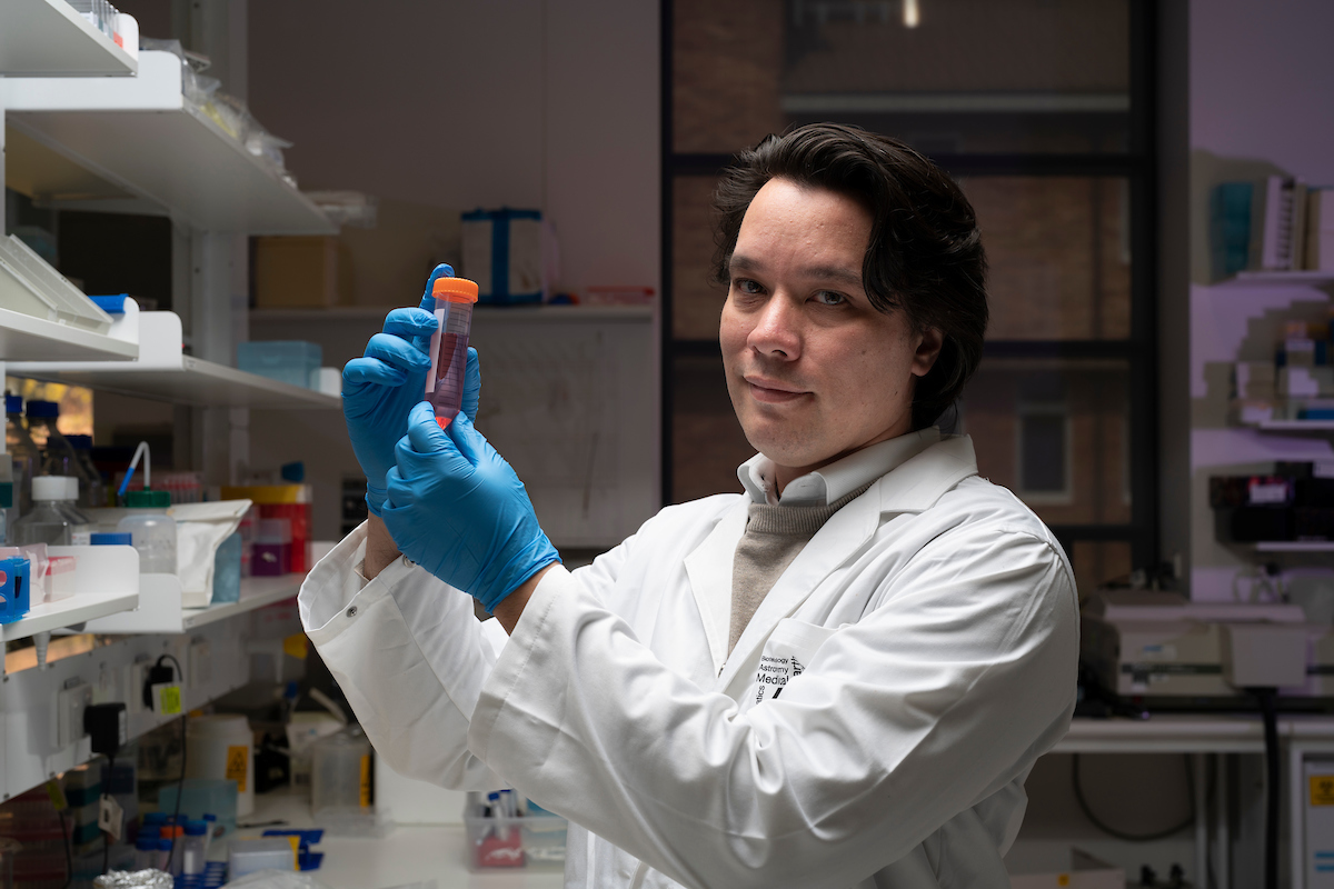 Associate Professor Simon Jiang in his lab at the John Curtin School of Medical Research at ANU.