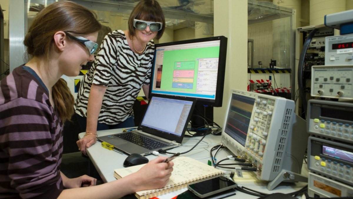 Two people look at computerised scientific instruments