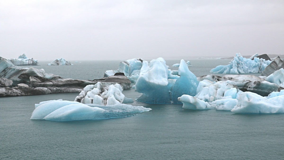 Small icebergs 