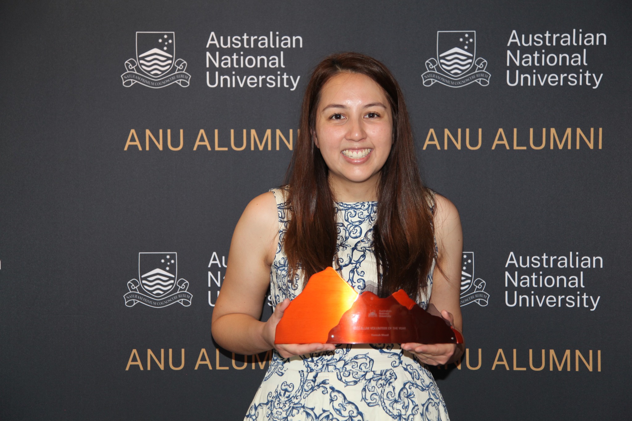 ANU Alumni Volunteer of the Year Hannah Wood. Abhinav Varma/ANU Woman holds trophy