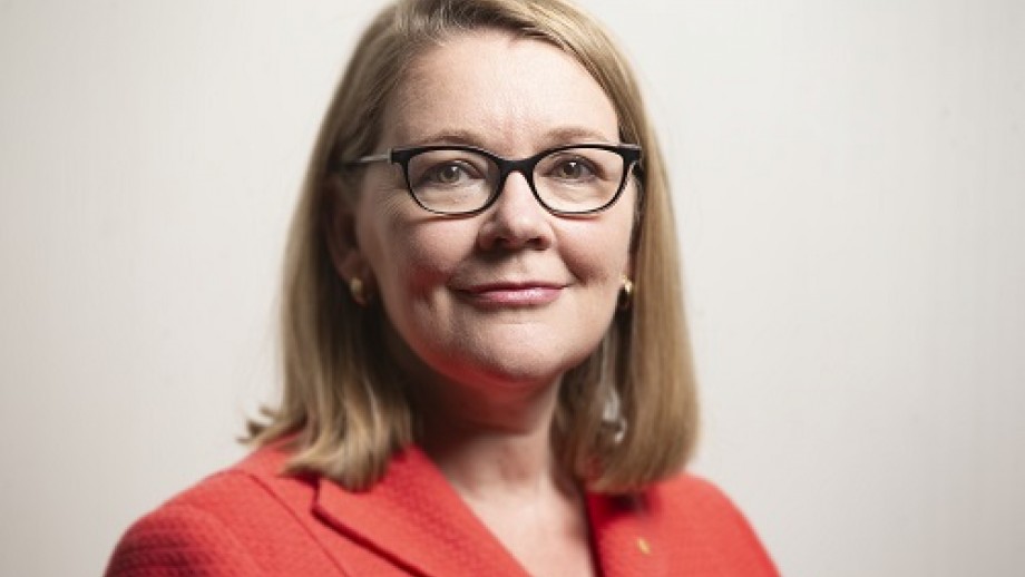 Headshot of a woman