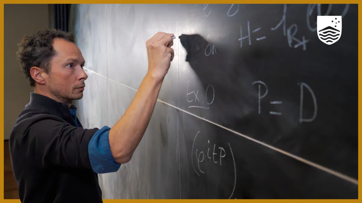 Preview image for the video "Why do mathematicians still use blackboards?".