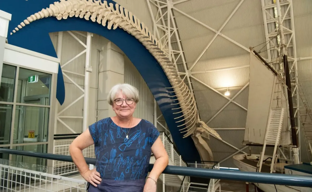 Women stands in front of whale skeleton