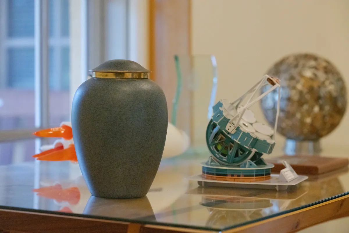 An urn on a shefl