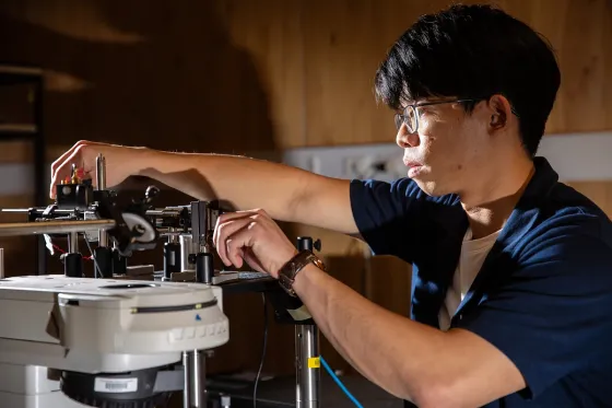Dr Wei Wen Wong in a physics laboratory